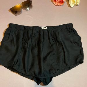 SILENCE + NOISE BLACK SHORTS